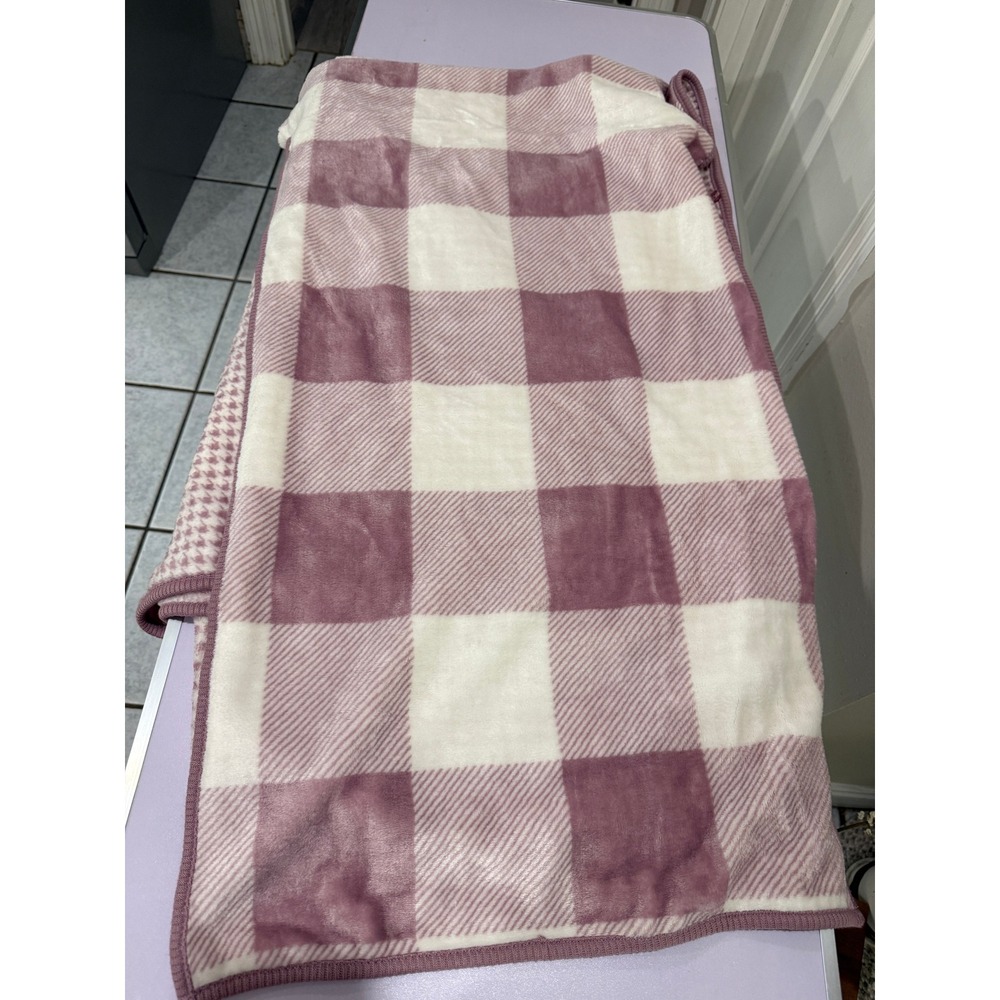 Cuddl Duds Pink‎ Buffalo Check Throw Blanket Plush Reversible Lap Blanket
